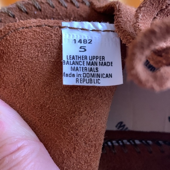 Minnetonka  Kids' Classic Fringe Softsole Boot - Picture 8 of 8